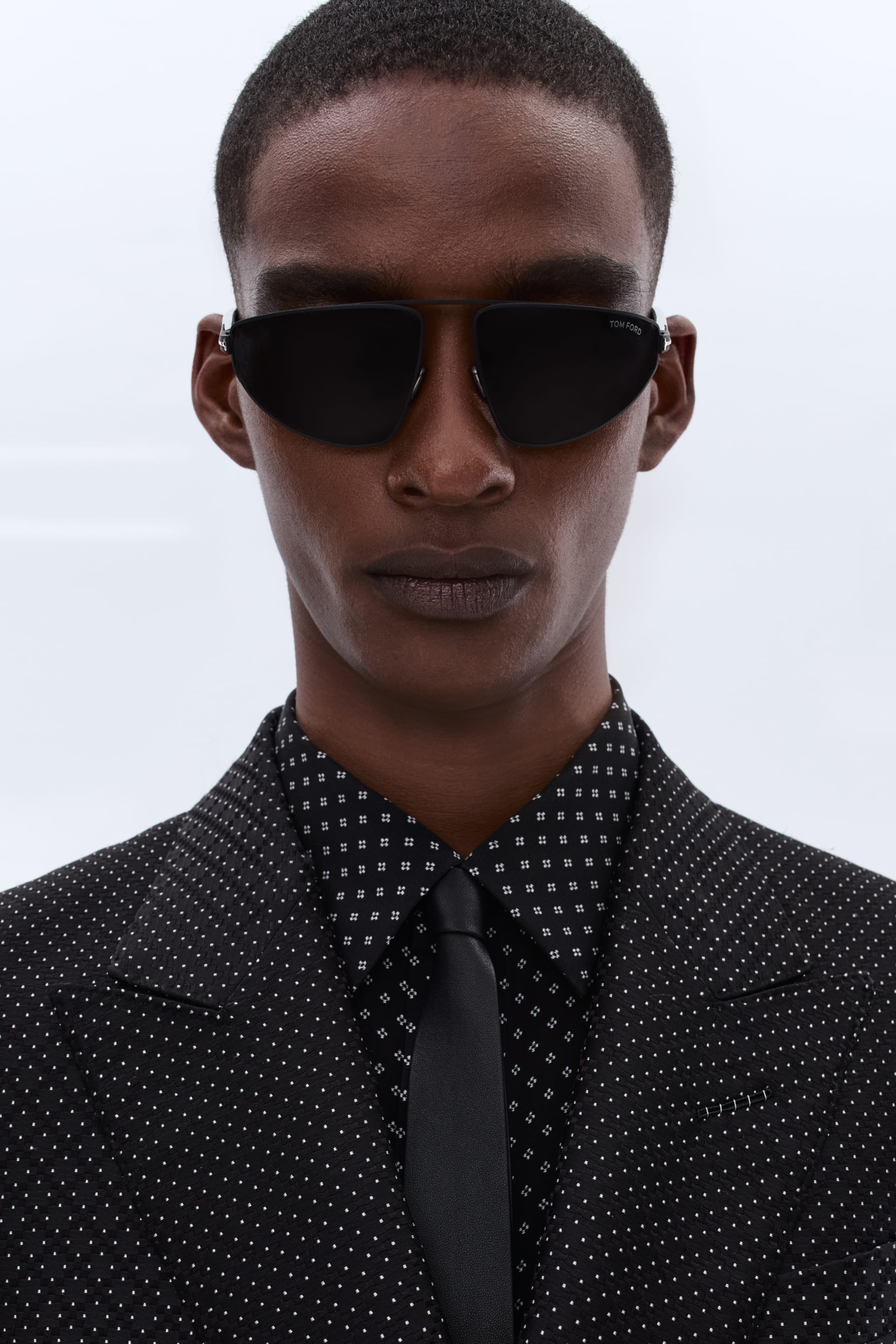 04 251106 TOMFORD 004 0323
