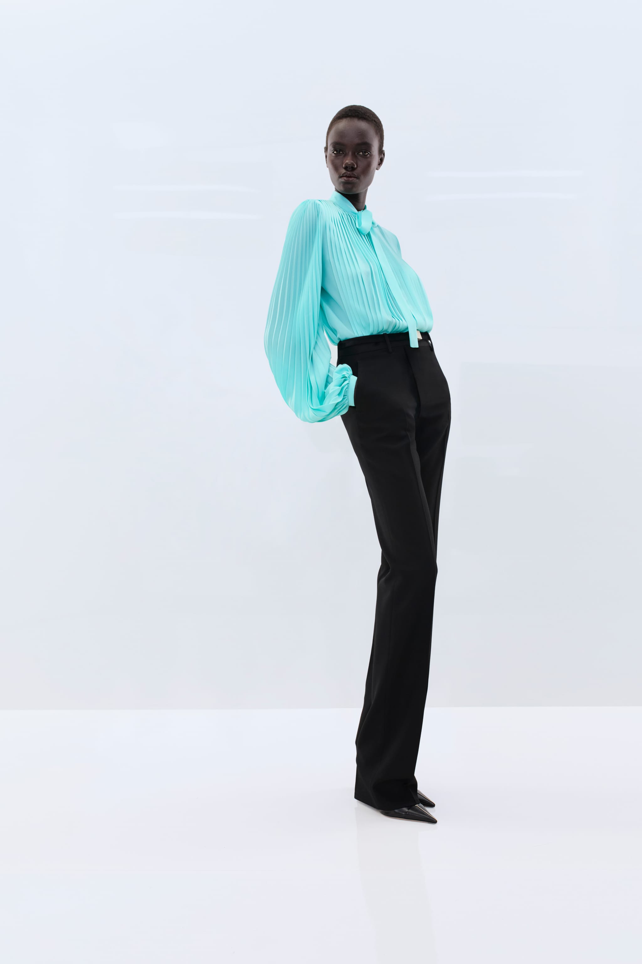 11 251122 TOMFORD LOOK 016 1548