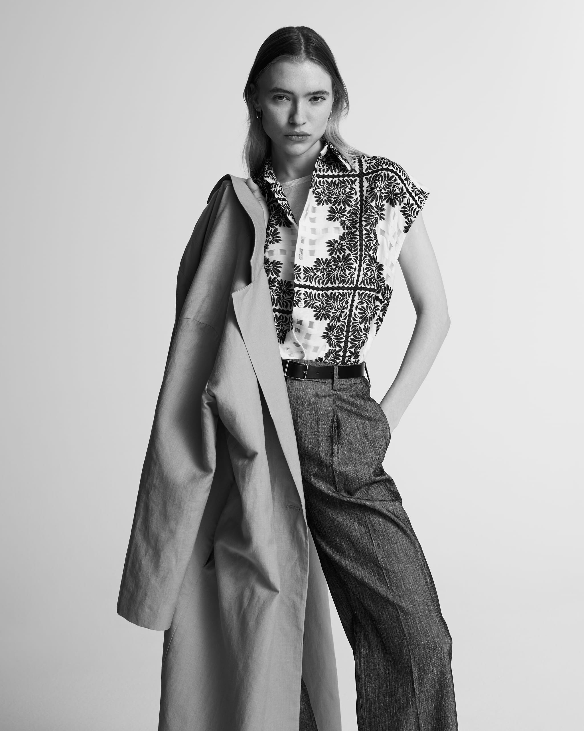 LOOK RAINY DAY WOMAN 0289